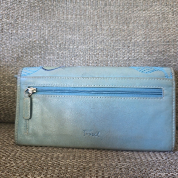 Fossil Light Blue Floral Embroidered Wallet - Picture 2 of 15